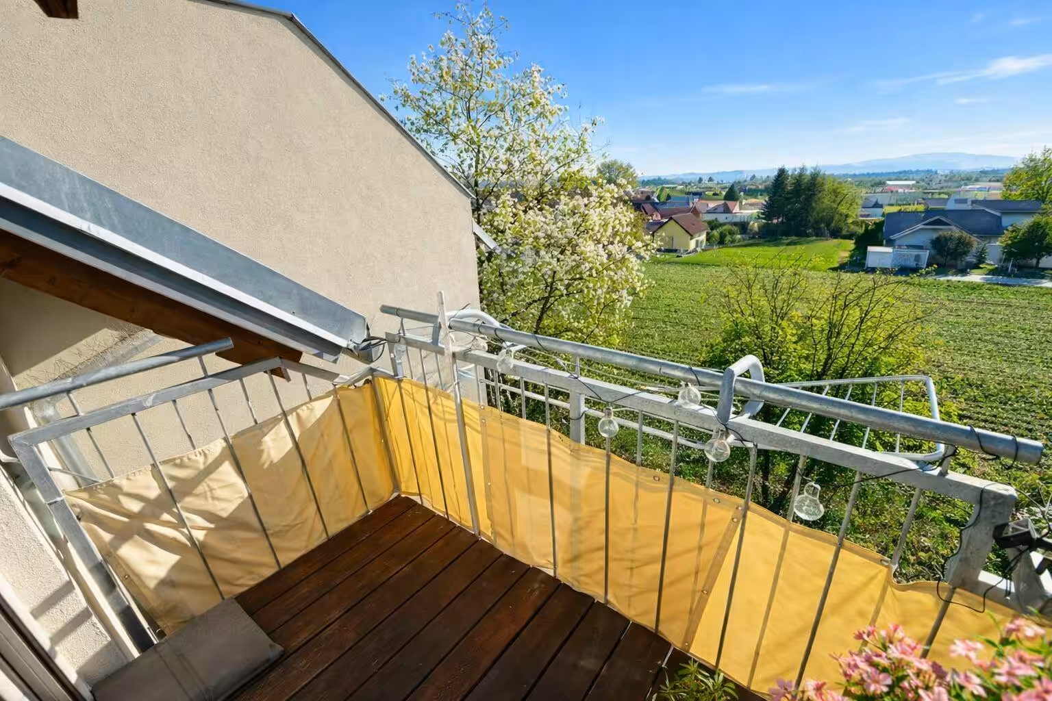 Blick 1 Balkon Frühling_Sommer