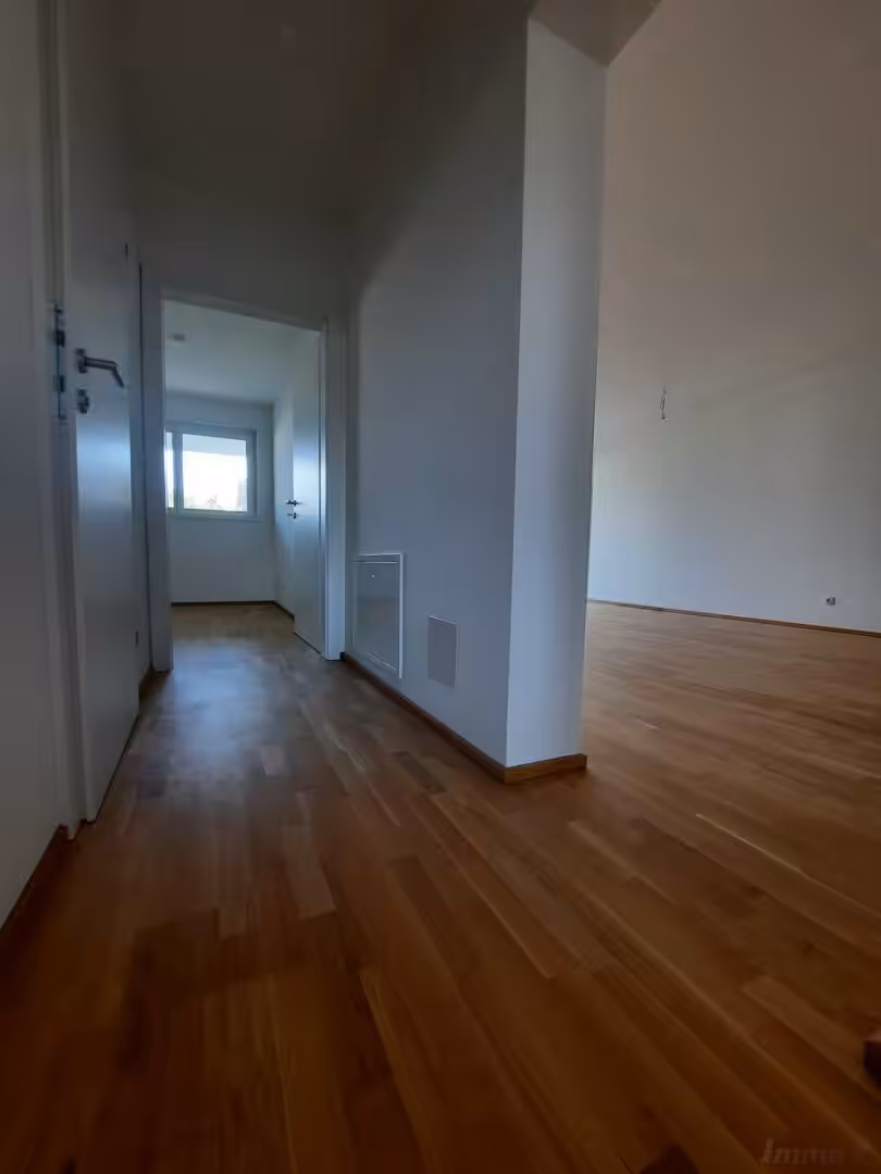 Blick Zimmer-Wohn-Essbereich